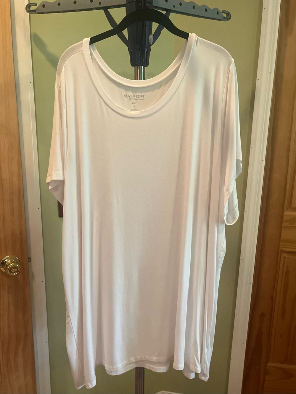Torrid Super Soft Crewneck Short Sleeve Tee (size 5)